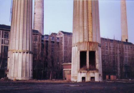 1984. Au pied des chemin�es.